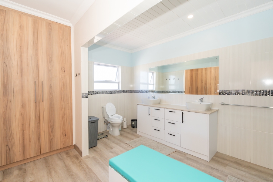 4 Bedroom Property for Sale in Myburgh Park Western Cape